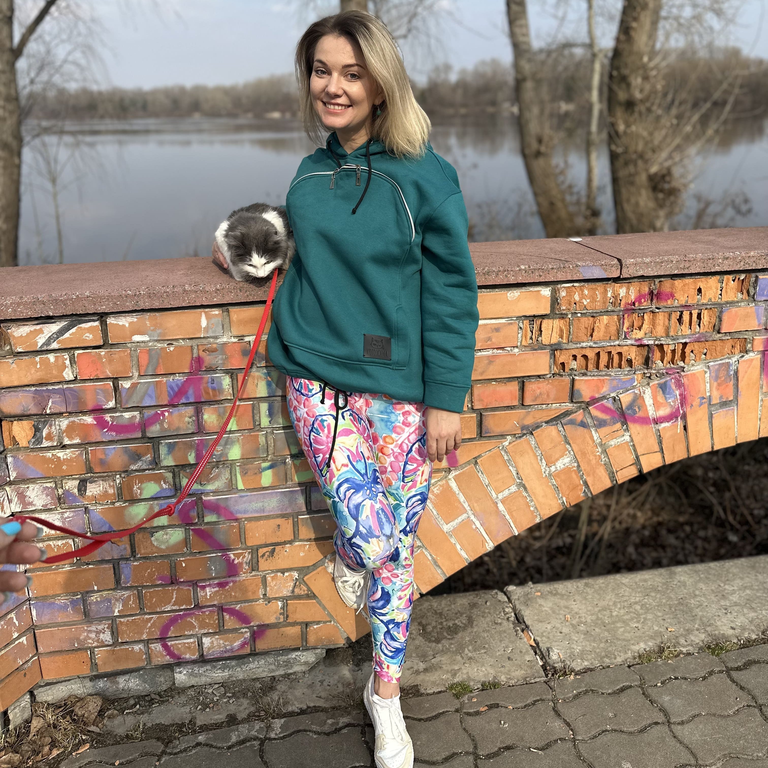Forest Green Carrier Hoodie for Pet Owners: Professional Cats Clothing